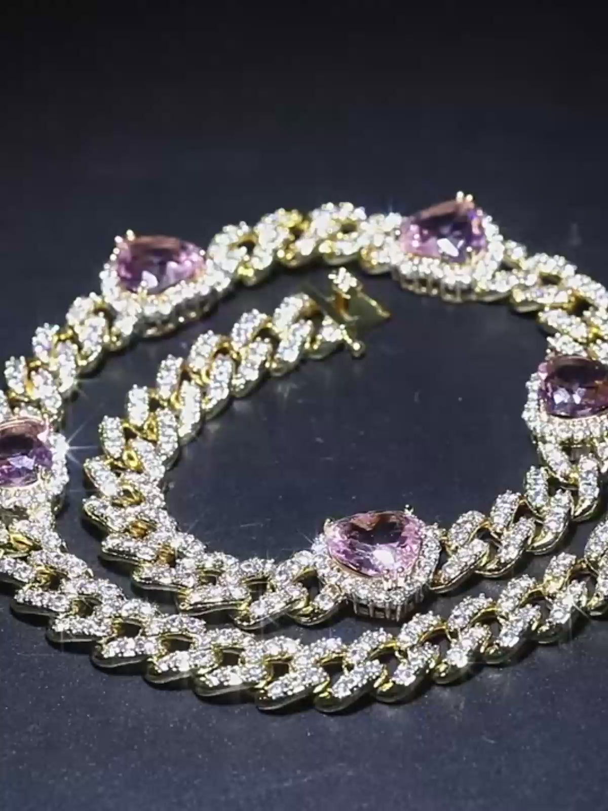 Heart-shaped diamond-studded ladies’ Necklace