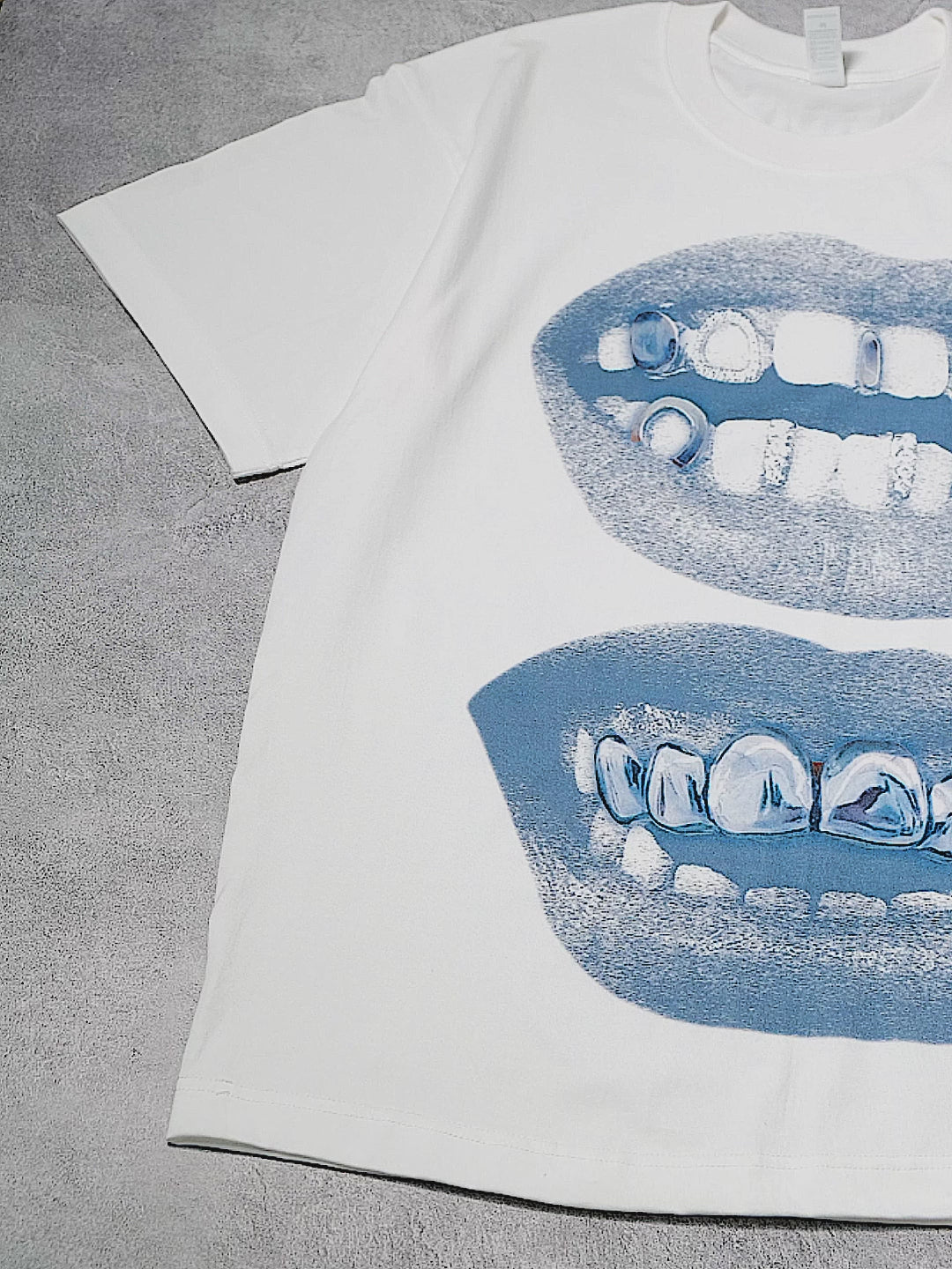 BOUNCE BACK© Retro Blue Lips Grills Print Tee