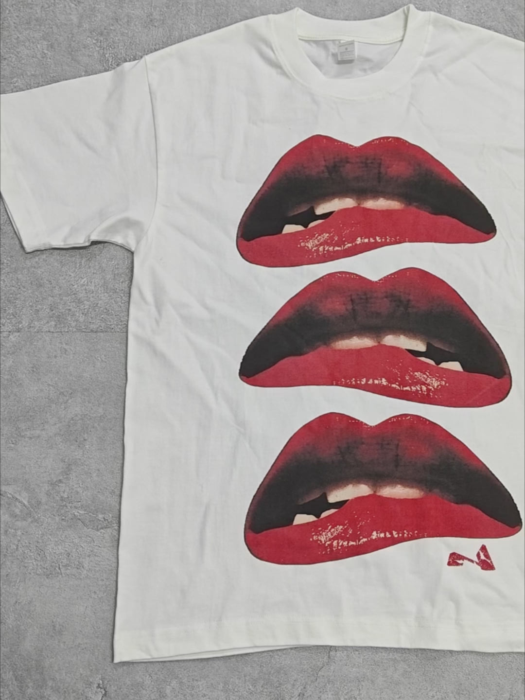 Kiss Me Lip Print T-shirt