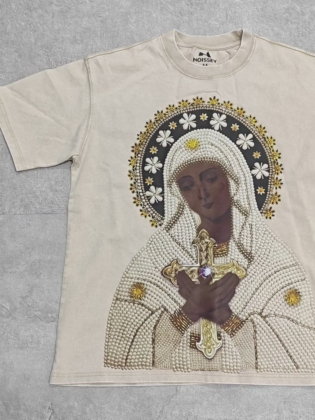 Pearl-Adorned Black Madonna Print T-shirt