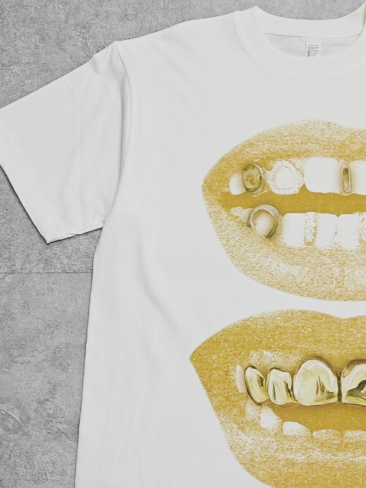 BOUNCE BACK© Retro Gold Lips Grills Print Tee