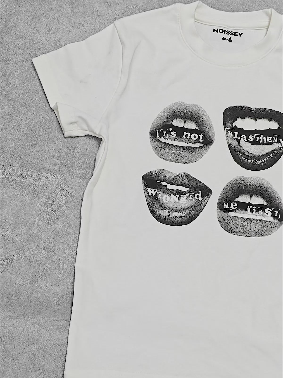 lip and text printed T-shirt baby tee