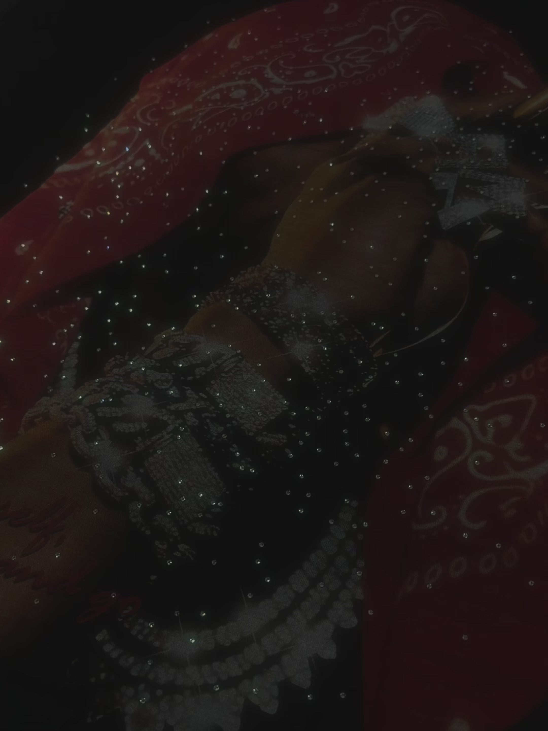 NOISSEY "FOCUS ON YOURSELF" RHINESTONE ART - SHIMMERING OVERSIZED TEE