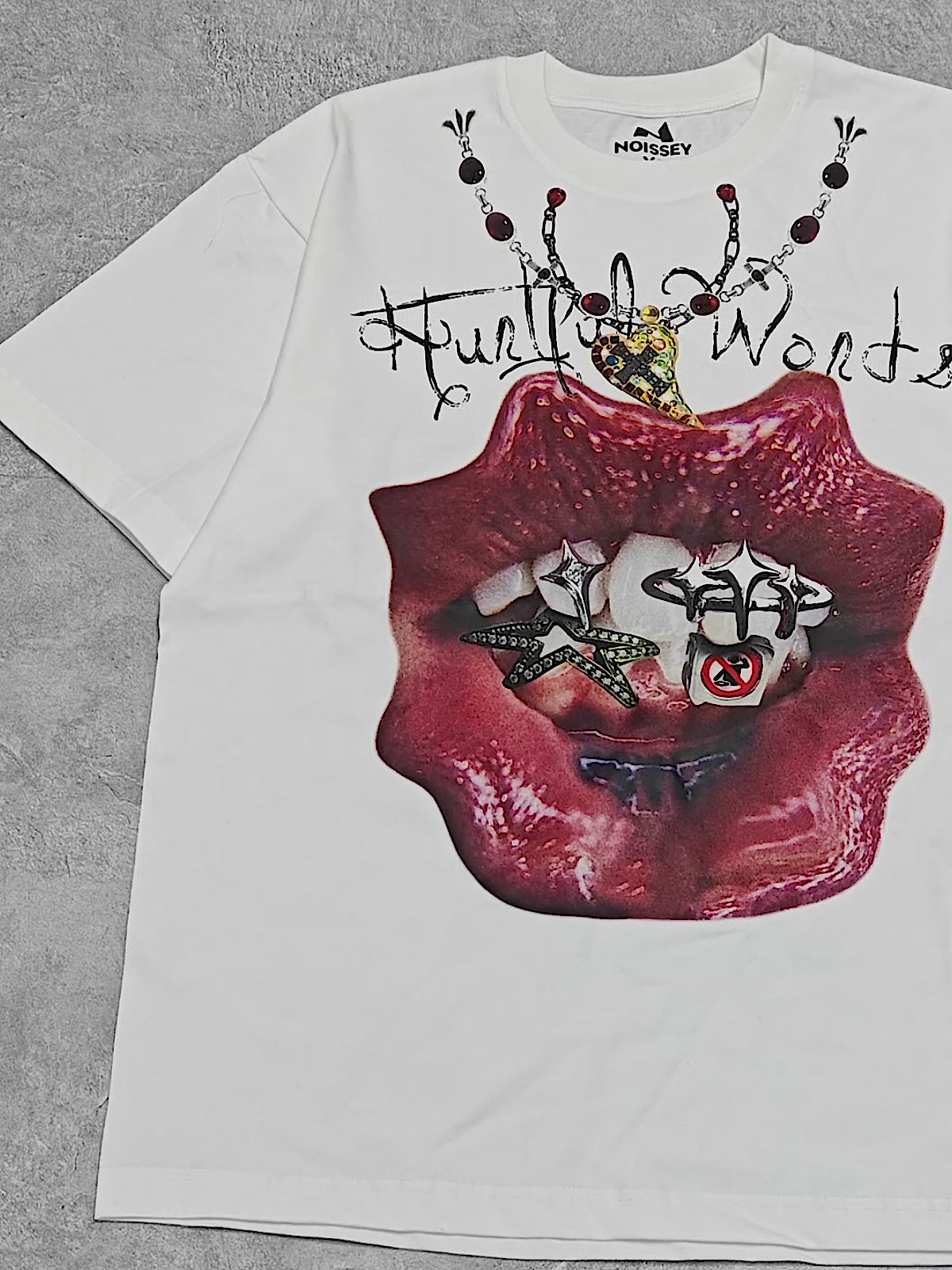 T-shirt à imprimé graphique avec collier original Noisey Grills