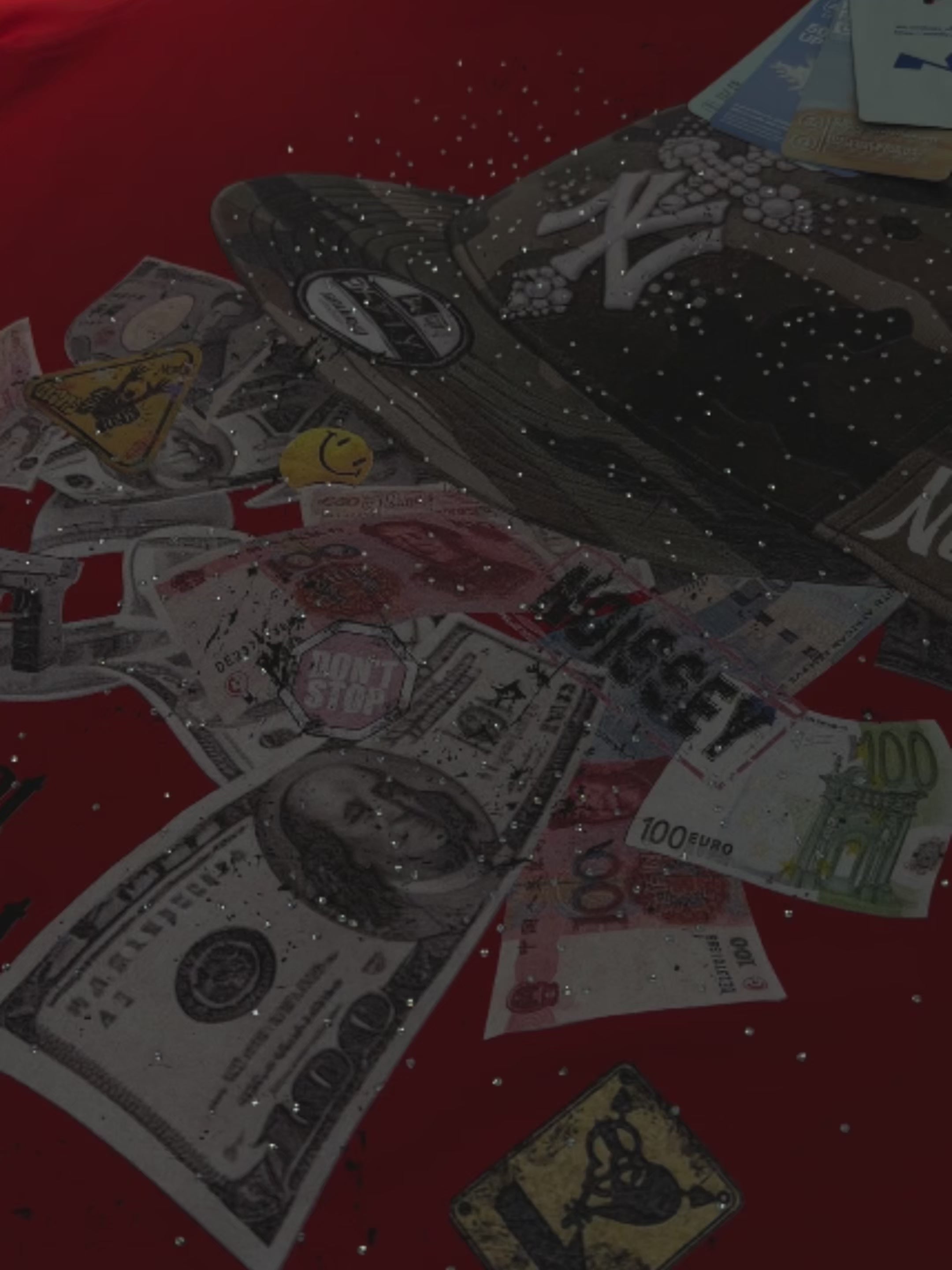 NOISSEY NOT THAT RICH YET - CAMO HAT MONEY STACK BOXY TEE