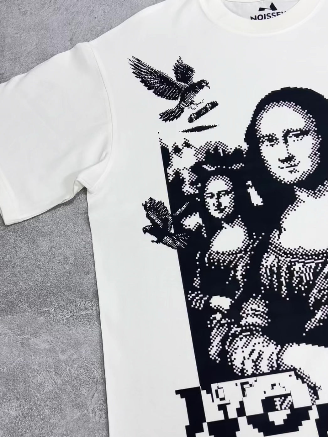 BOUNCE BACK© Das Pixel-T-Shirt „Mona Lisa und Friedenstaube“.