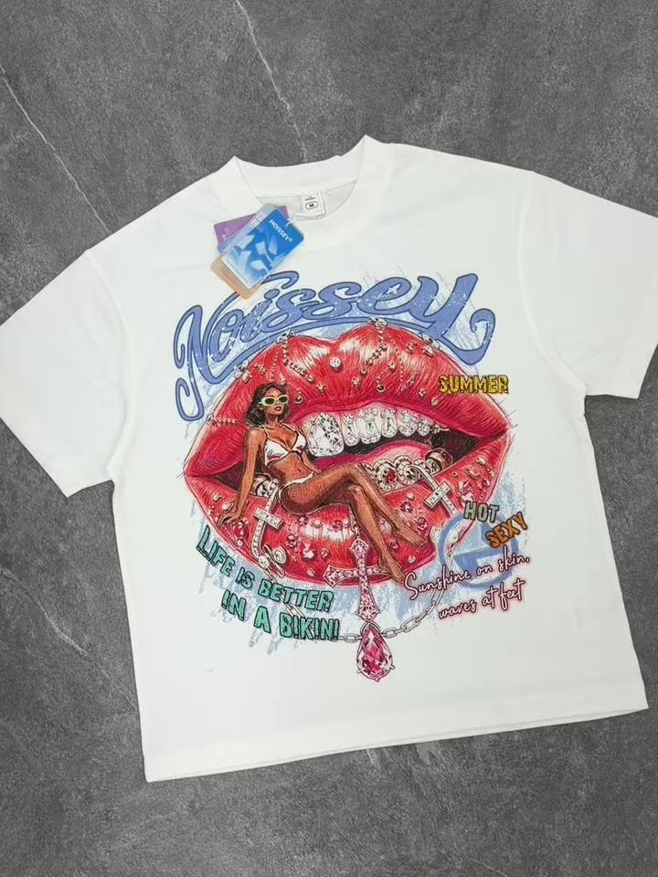 NOISSEY American Graffiti Bikini Girl & Diamond Lips Graphic T-Shirt - Pure White