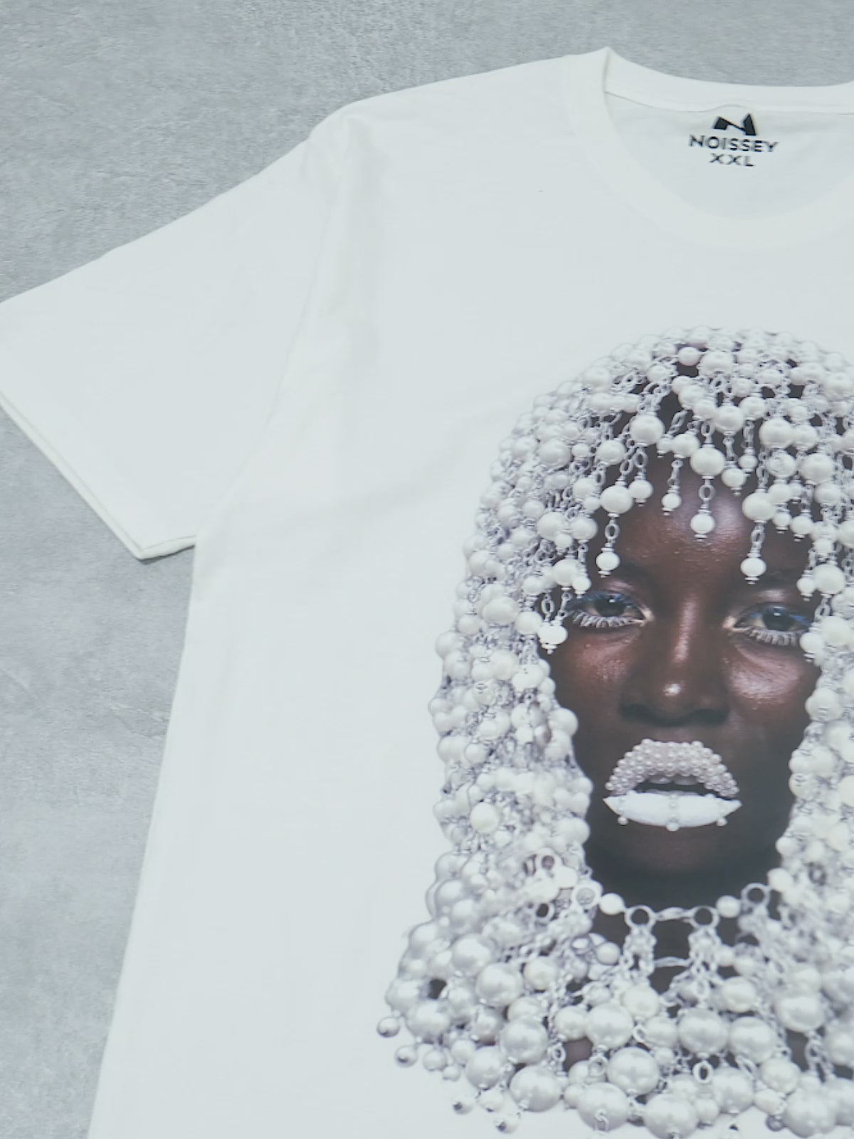 Superbe t-shirt imprimé masque de perles