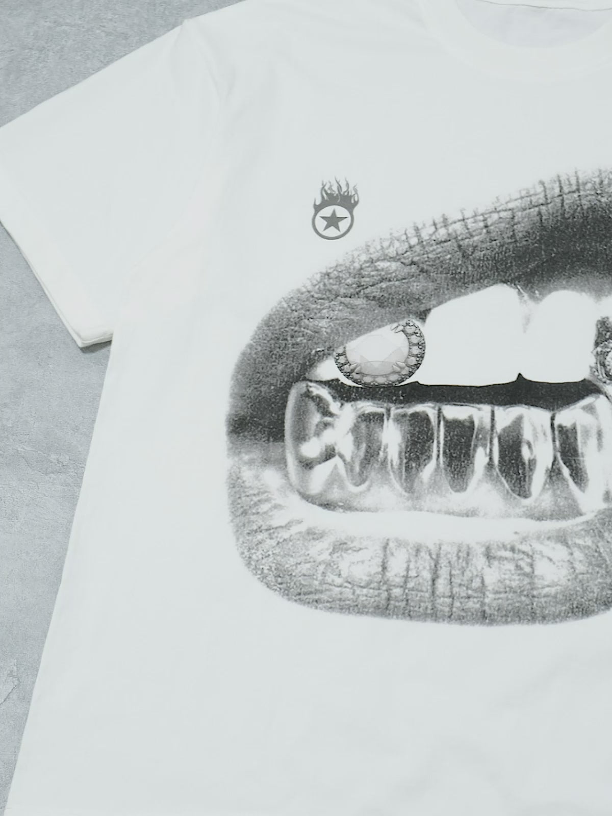 BOUNCE BACK© Personalized Lip and Tooth Patch Black and White Print T-shirt