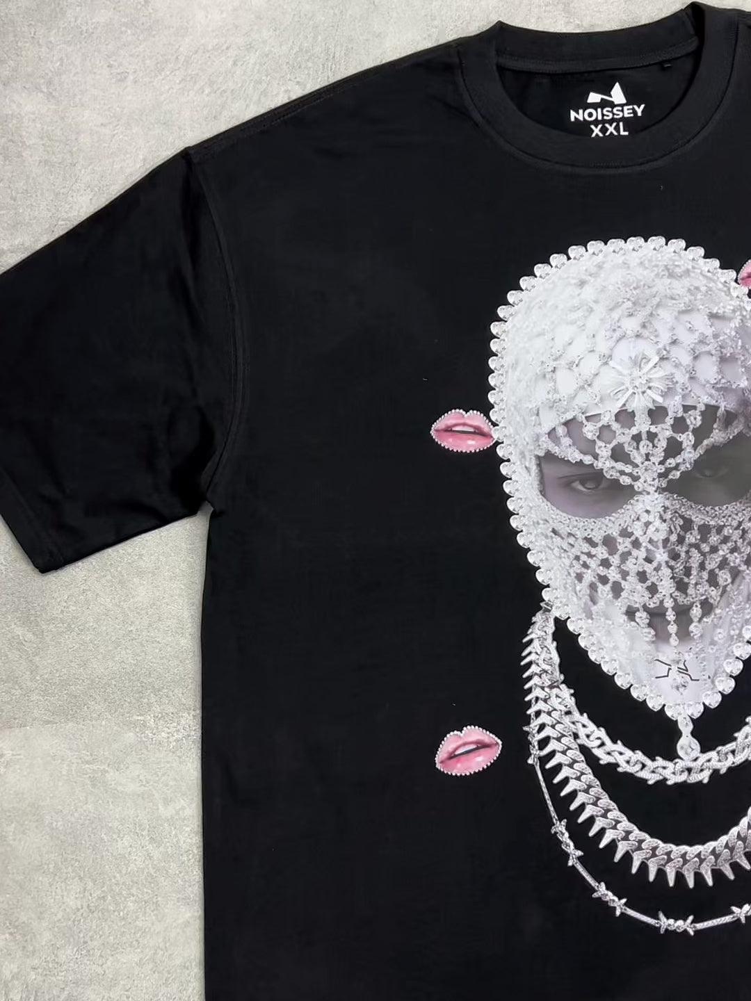 BOUNCE BACK© Rhinestone mask necklace print T-shirt