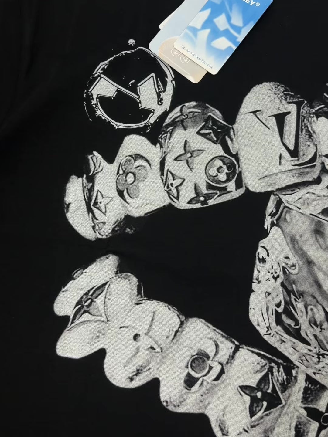 NOISSEY „Liquid Metal“ Boxy-Oversized-Cooling-T-Shirt mit Diamantzähnen