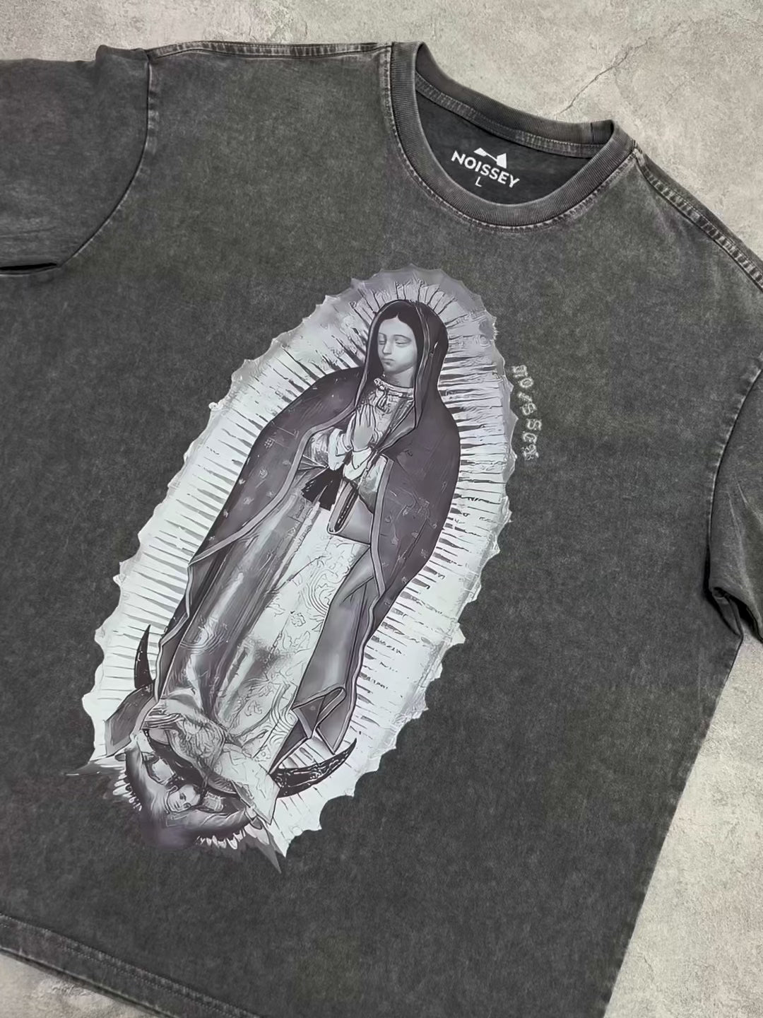障害物と危険©グアダルーペの聖母 グレー T シャツ