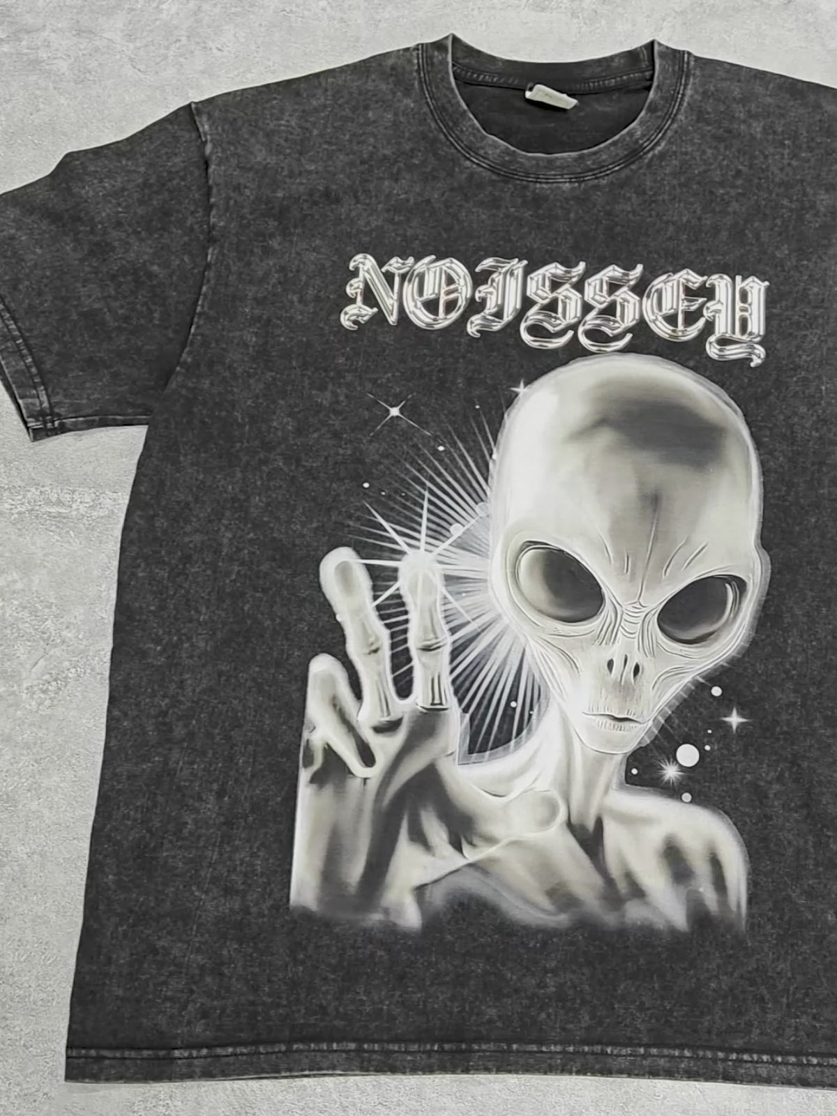 T-shirt imprimé exclusif Alien mystérieux gris-blanc de Noisey