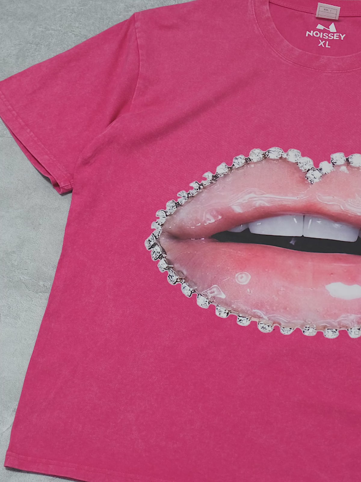 BOUNCE BACK© pink diamond lips print T-shirt