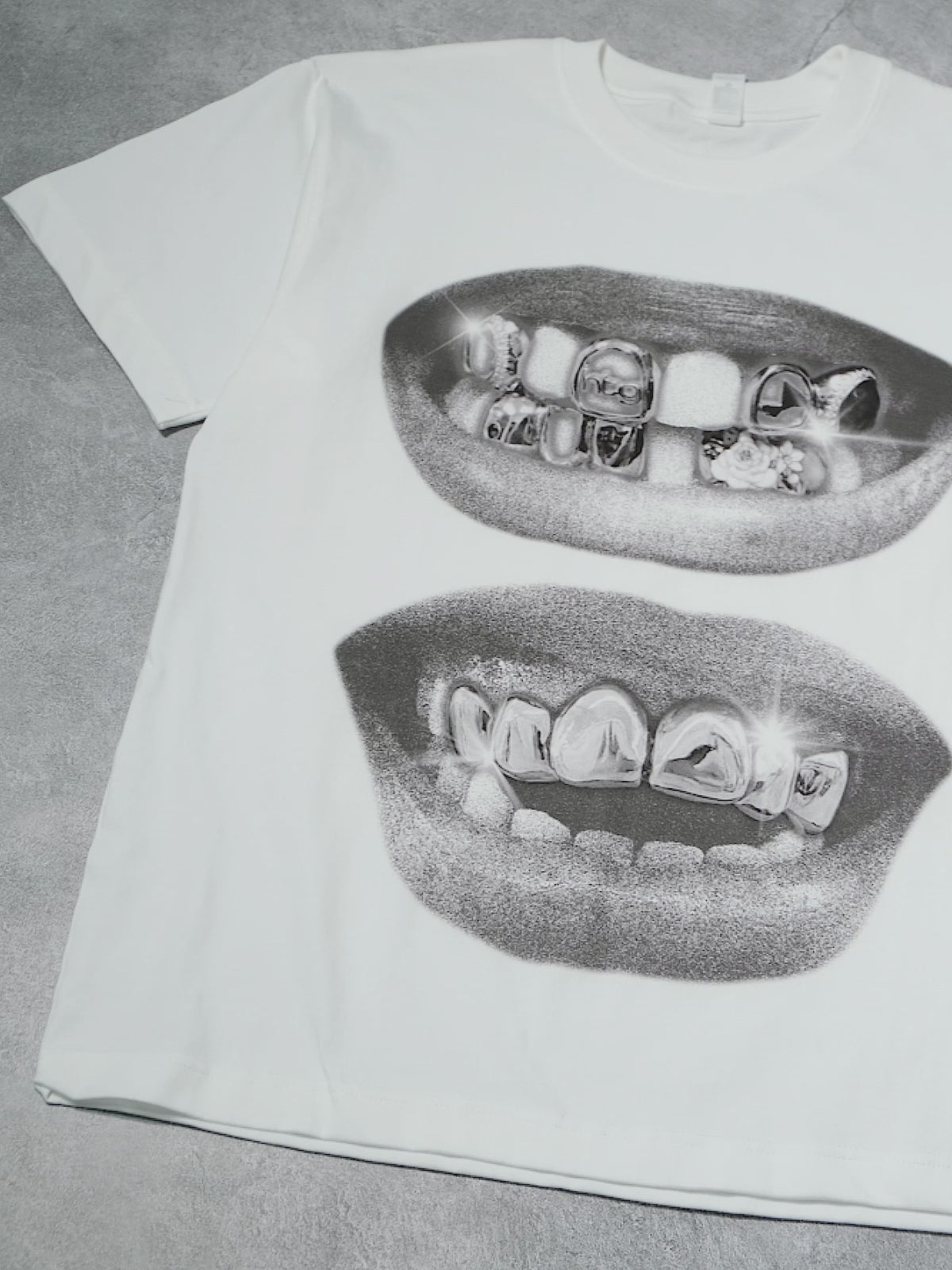 BOUNCE BACK© Retro Blue Lips Grills Print Tee