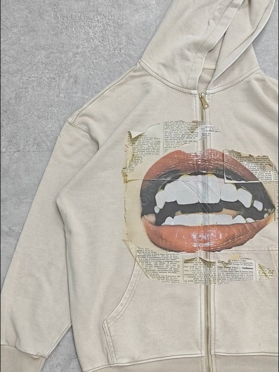 Retro Newspaper Lips 350g Washed Zip-up Hoodie