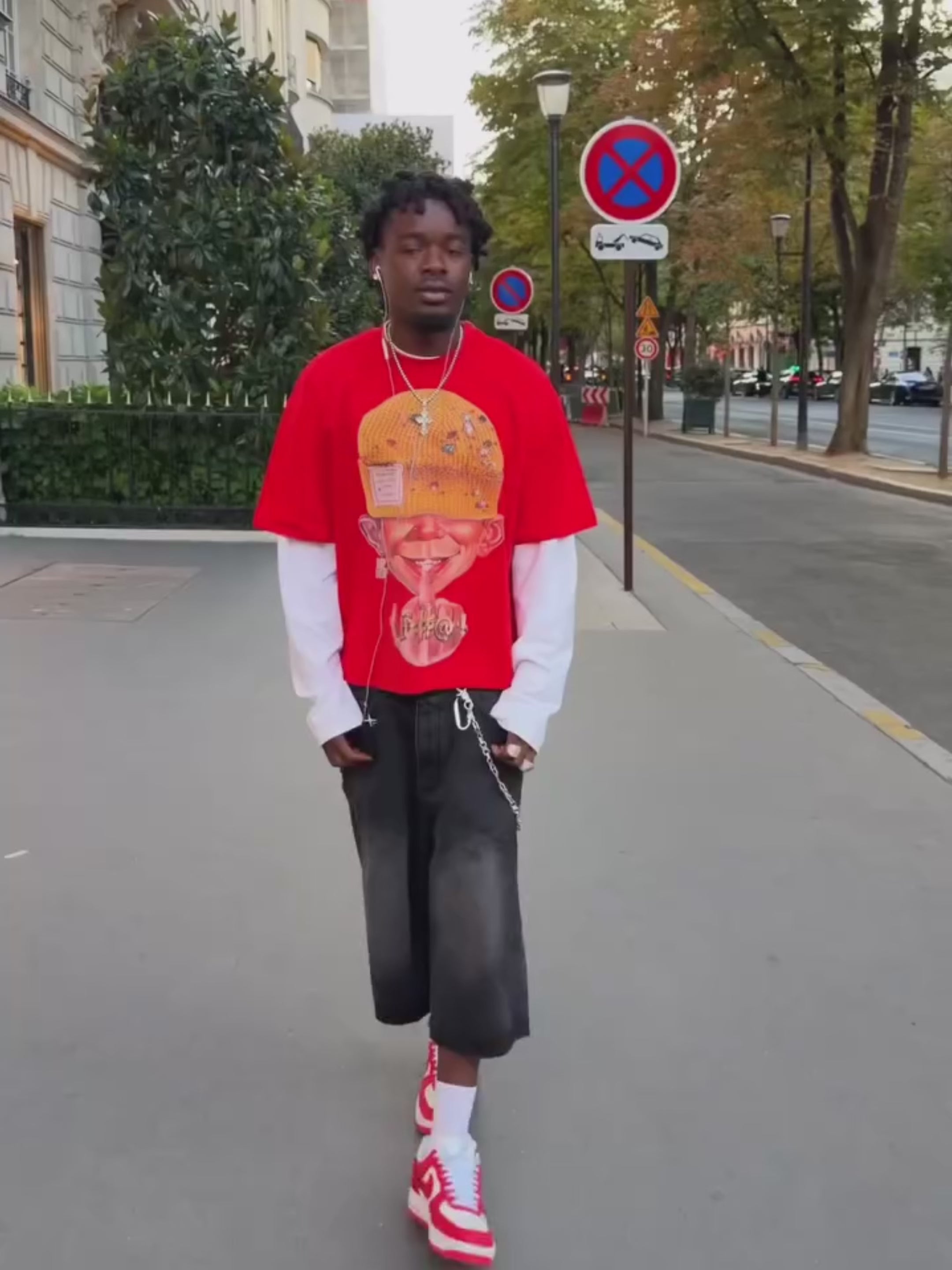 NOISSEY «Find Your Voice», camiseta con gráfico de dibujos animados, rojo urbano vibrante