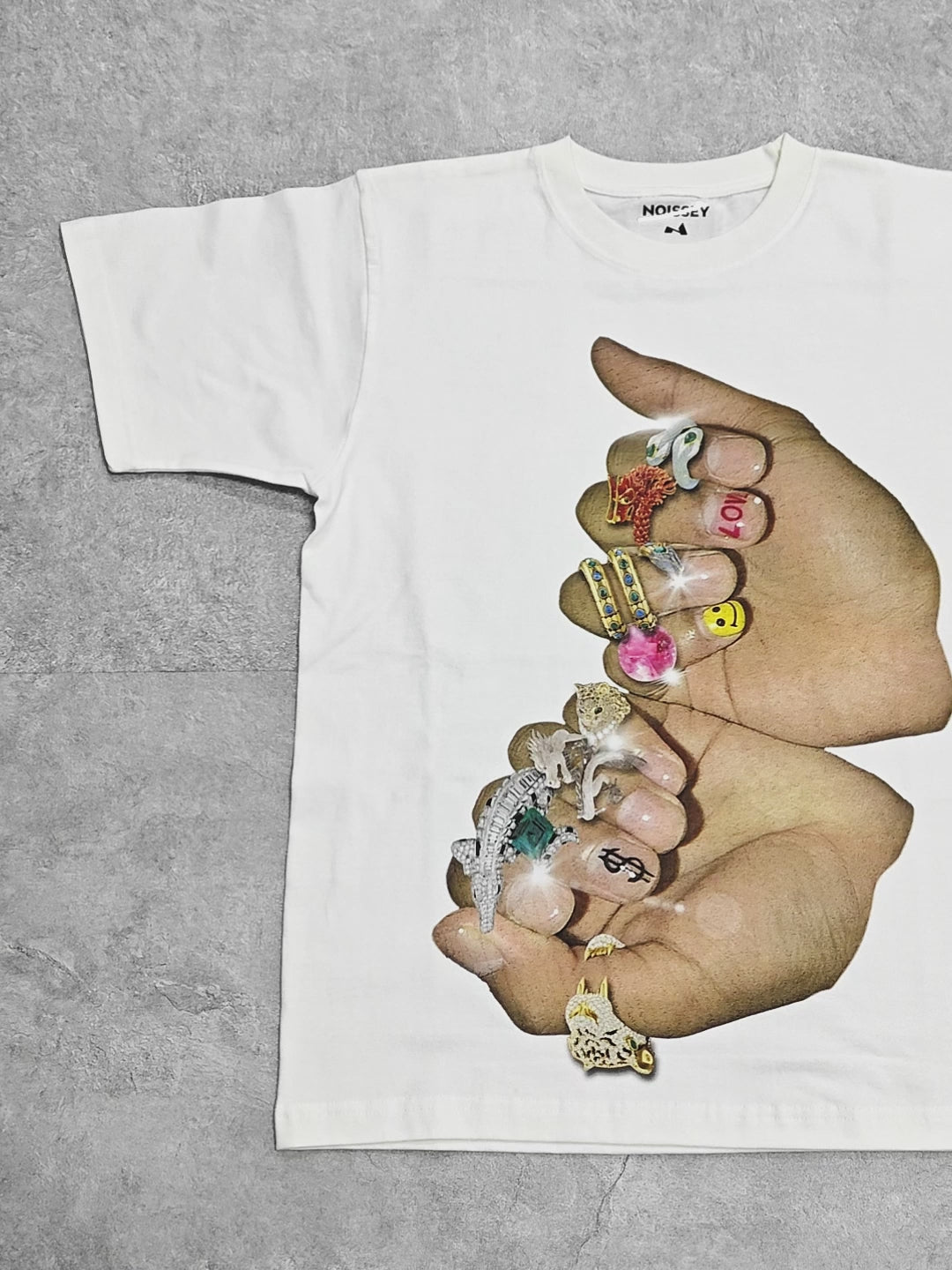 BOUNCE BACK© Finger Graffiti Diamond Ring Printed Tee