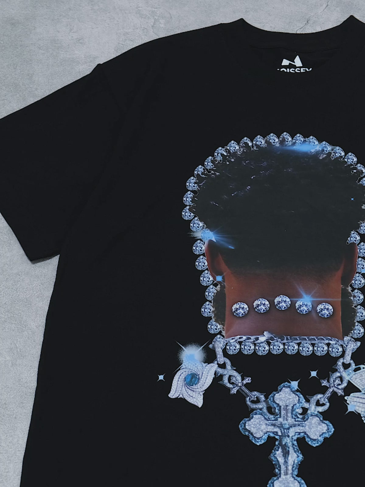 T-shirt BOUNCE BACK© avec portrait de Jésus et collier en diamant